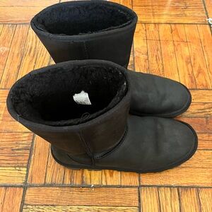 Water resistant Ugg bootie.